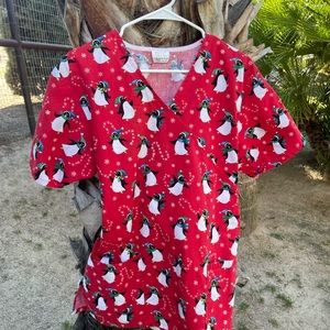 Women’s Christmas Holiday scrub top WS penguin penguins size large